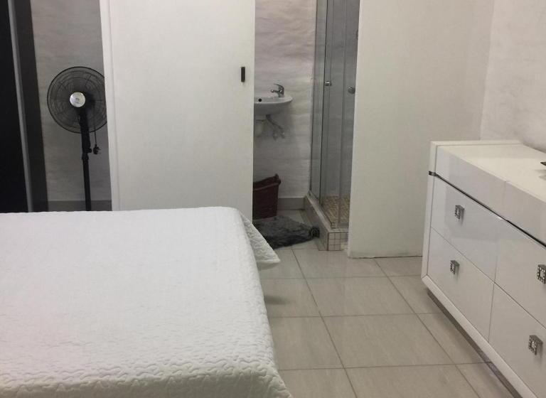 غرفة عائلية, Patzerella's Cozy Nest