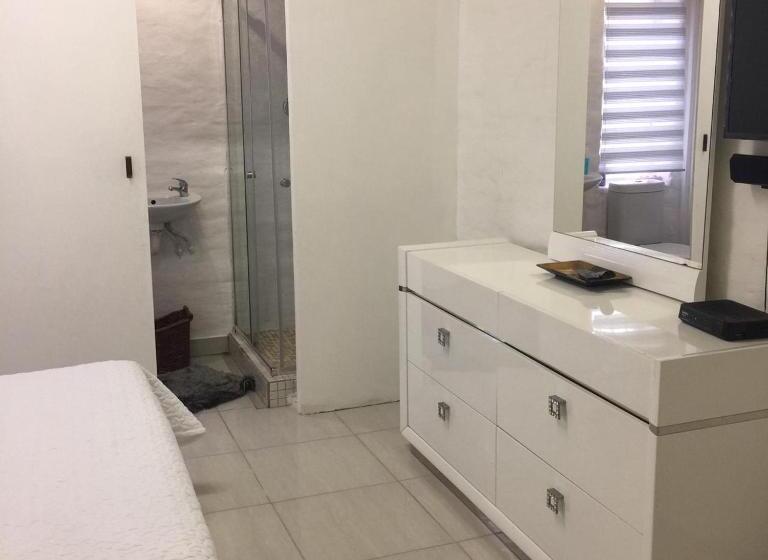 غرفة عائلية, Patzerella's Cozy Nest