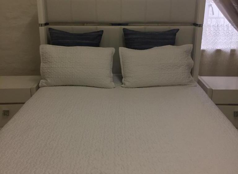 غرفة عائلية, Patzerella's Cozy Nest