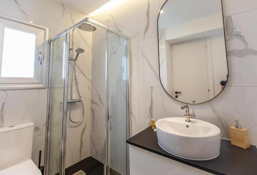 Standard-huone King-vuode, Rooms Unique Staying In Paphos Centre