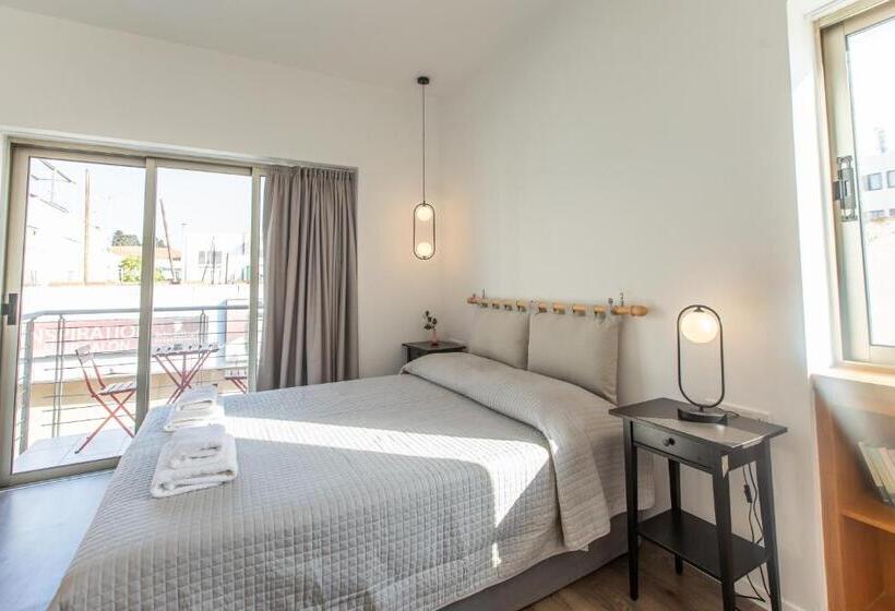 غرفة ديلوكس مزودة بشرفة, Rooms Unique Staying In Paphos Centre