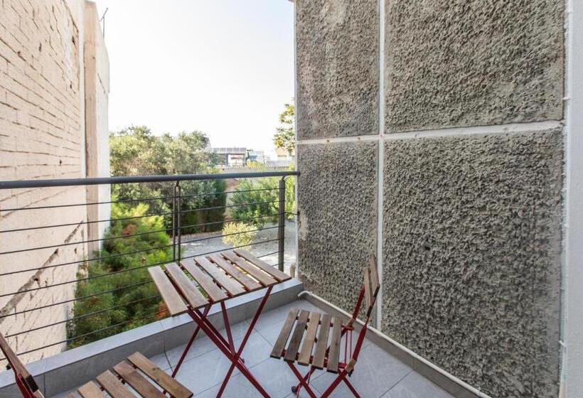 غرفة ديلوكس مزودة بشرفة, Rooms Unique Staying In Paphos Centre