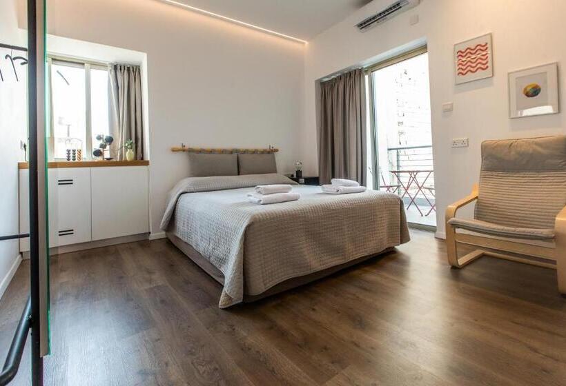 غرفة ديلوكس مزودة بشرفة, Rooms Unique Staying In Paphos Centre