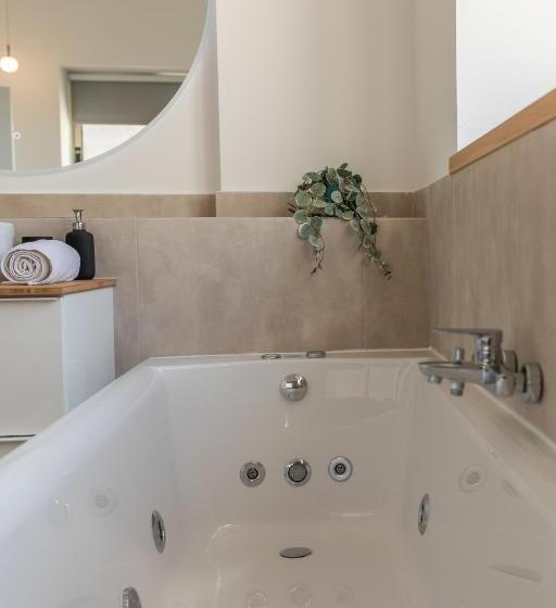 جناح سرير كينج, Rooms Unique Staying In Paphos Centre