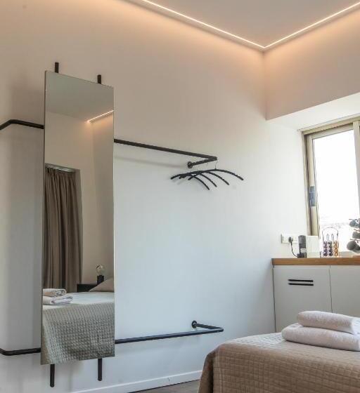 غرفة ديلوكس مزودة بشرفة, Rooms Unique Staying In Paphos Centre