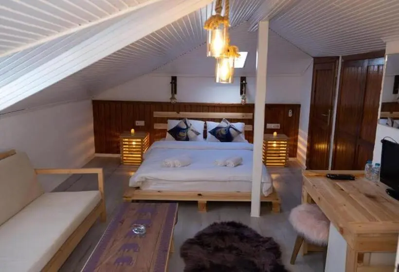 プールの見えるスタンダードトリプルルーム, Ala Anka Butik Otel