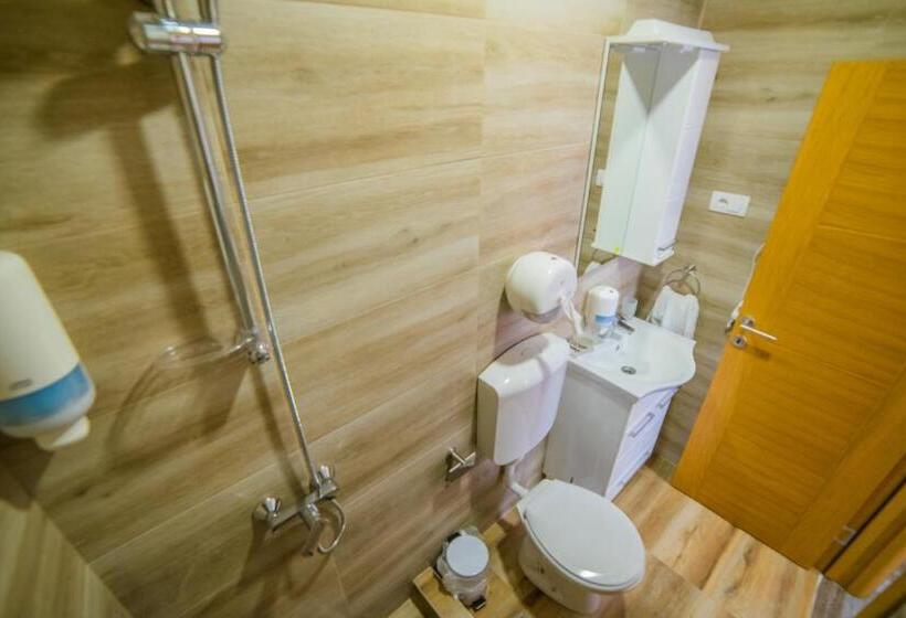 اتاق لوکس, Užički Konak