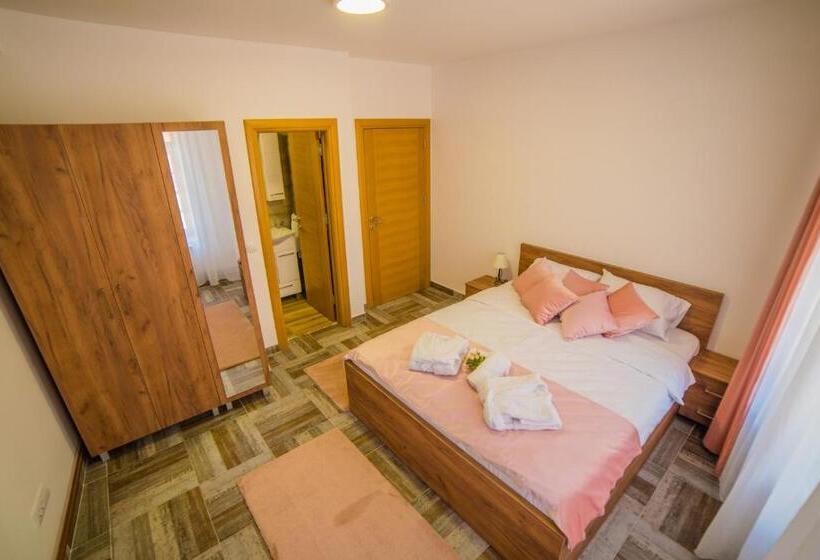 اتاق لوکس, Užički Konak