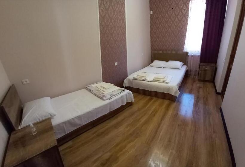 اتاق خانوادگی, Aga