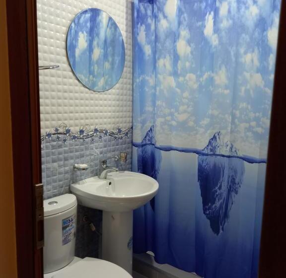 اتاق خانوادگی, Aga