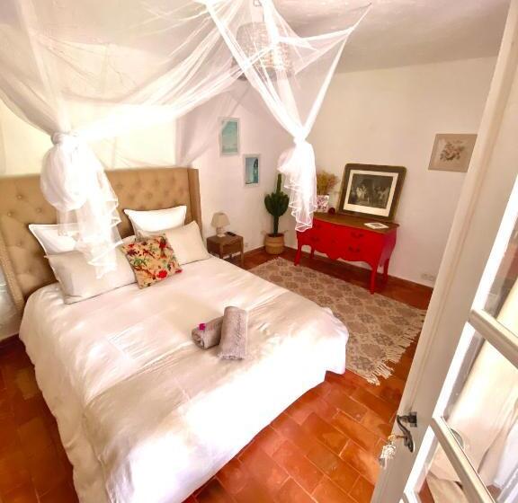 豪华房间, L'effrontée