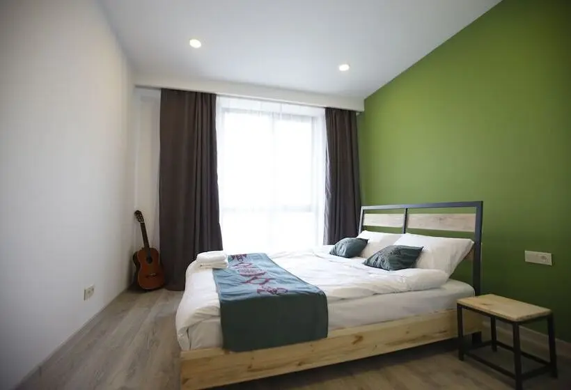 Standard-huone, Kaghni