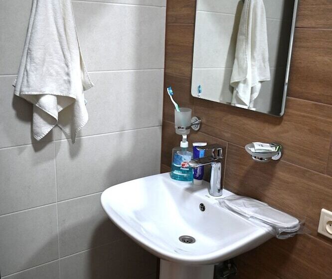 חדר סטנדרט, Kaghni