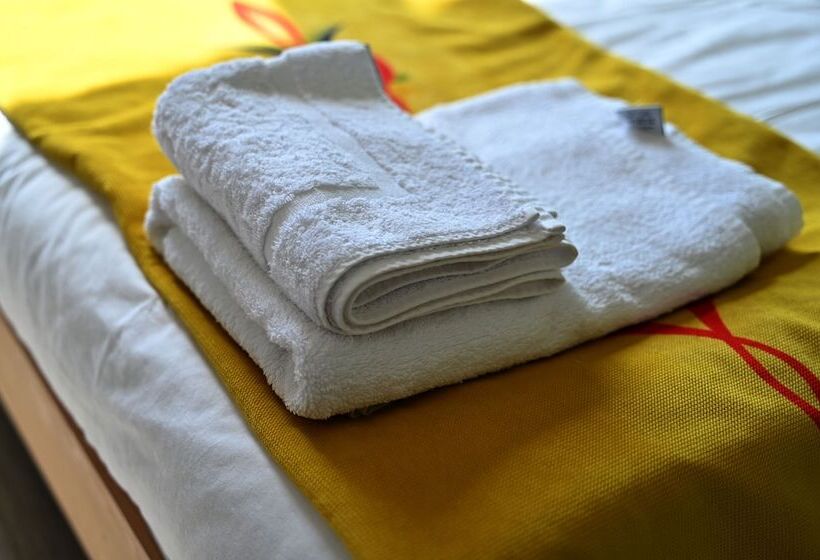 חדר דלוקס, Kaghni