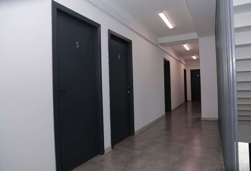 חדר דלוקס, Kaghni