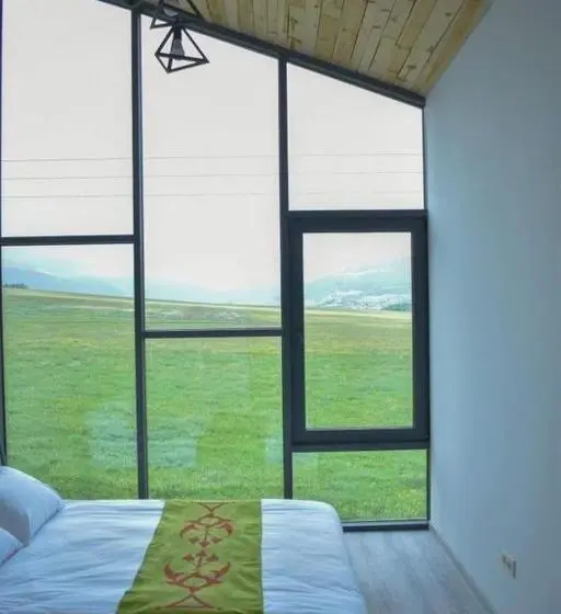 Deluxe-huone, Kaghni