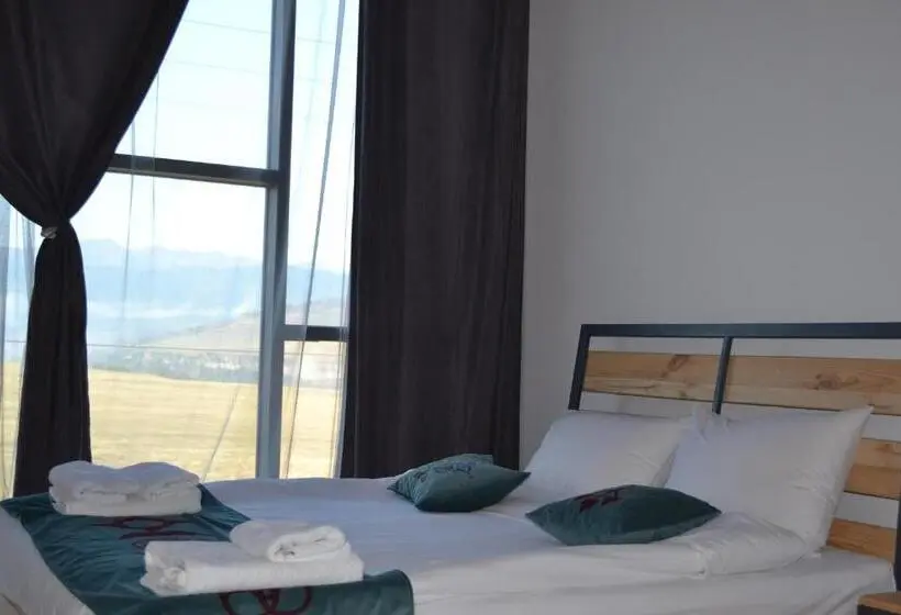 Deluxe-huone, Kaghni
