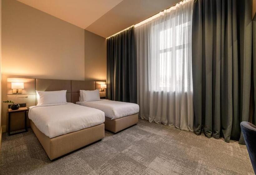 اتاق استاندارد, Maestral