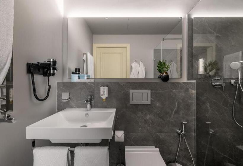 اتاق استاندارد, Maestral