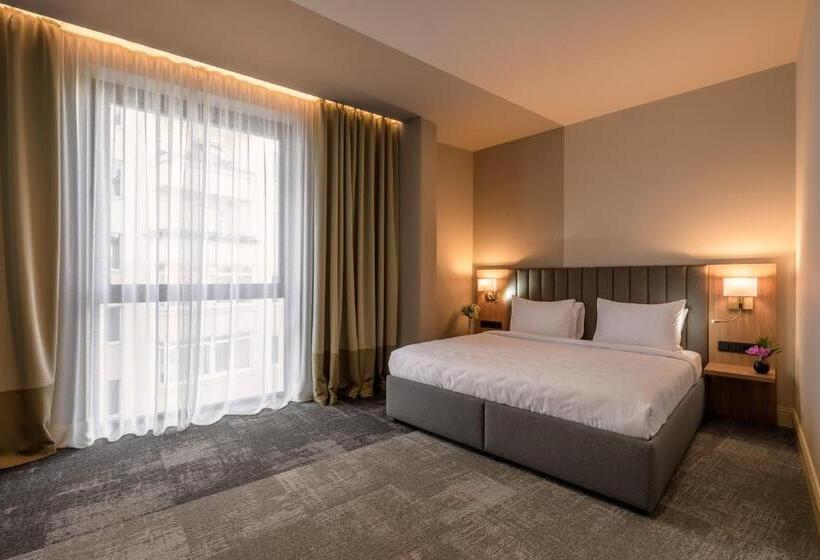 اتاق استاندارد, Maestral