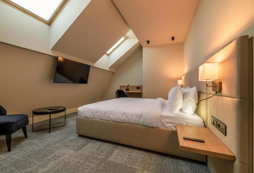 سوییت جونیور, Maestral