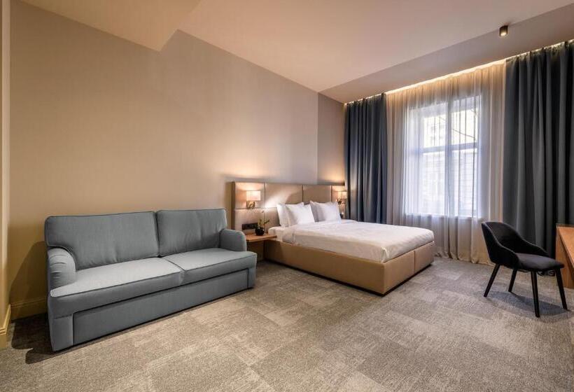 سوییت جونیور, Maestral