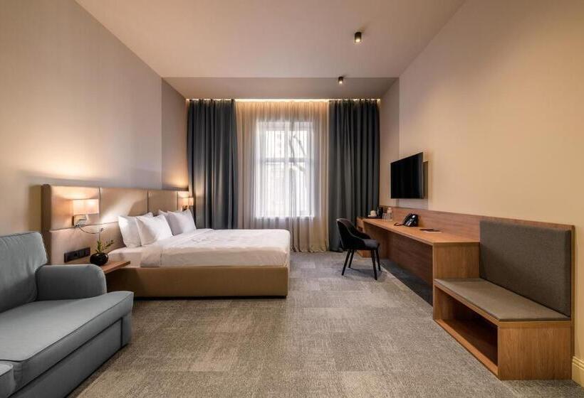 سوییت جونیور, Maestral