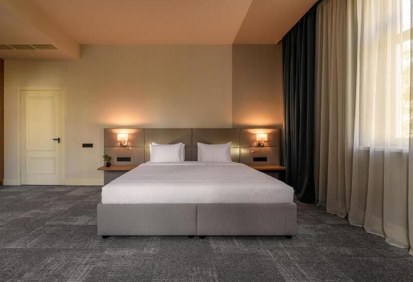 سوییت جونیور با بالکن, Maestral