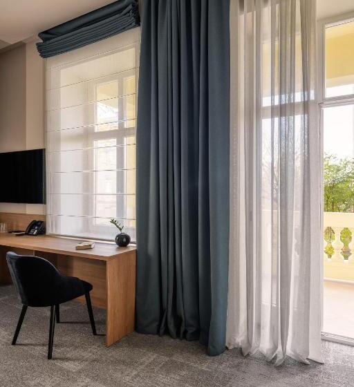 سوییت جونیور با بالکن, Maestral