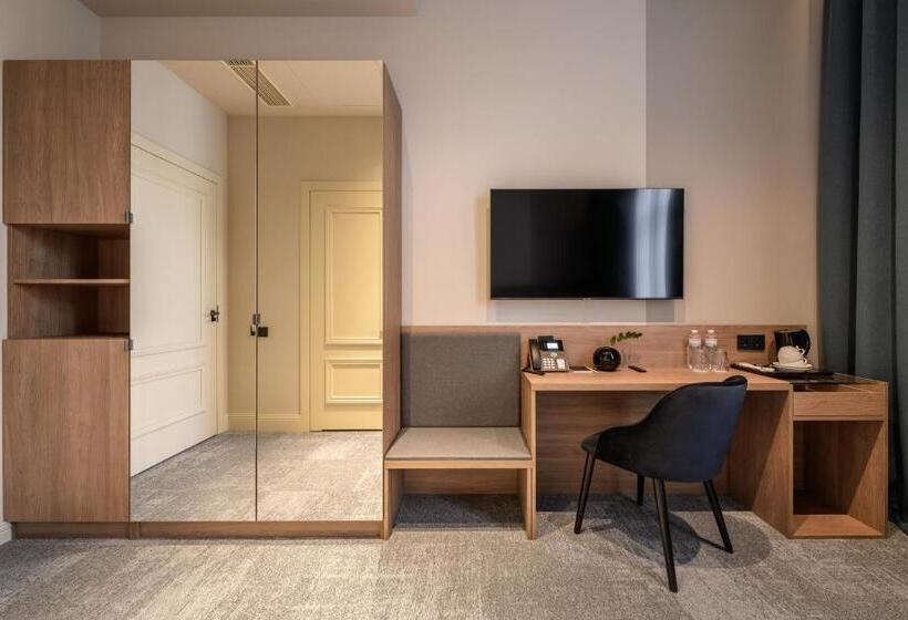 اتاق استاندارد یک نفره, Maestral