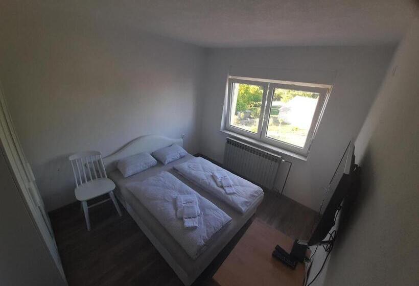 اتاق استاندارد با چشم‌انداز کوهستان, Apartmani Mamić