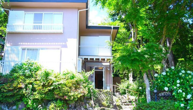 منزل غرفة نوم واحدة, Hakone Leon