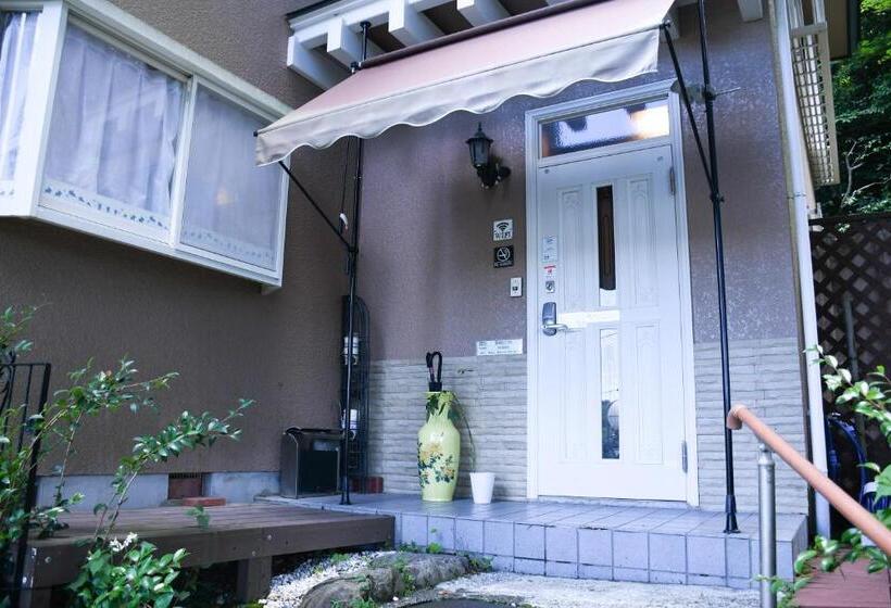 منزل غرفة نوم واحدة, Hakone Leon