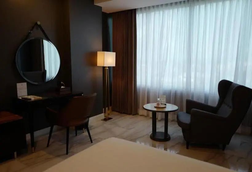 キングサイズベッドのデラックスルーム, Chaisaeng Palace