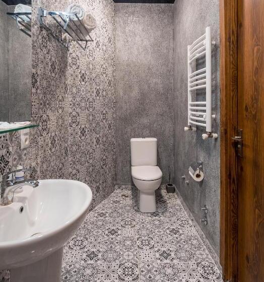 スタンダードトリプルルーム, History • სასტუმრო ისტორია