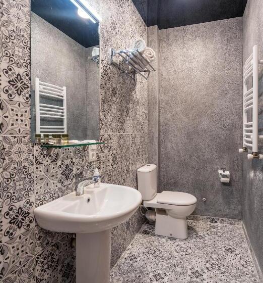 スーペリアールーム, History • სასტუმრო ისტორია