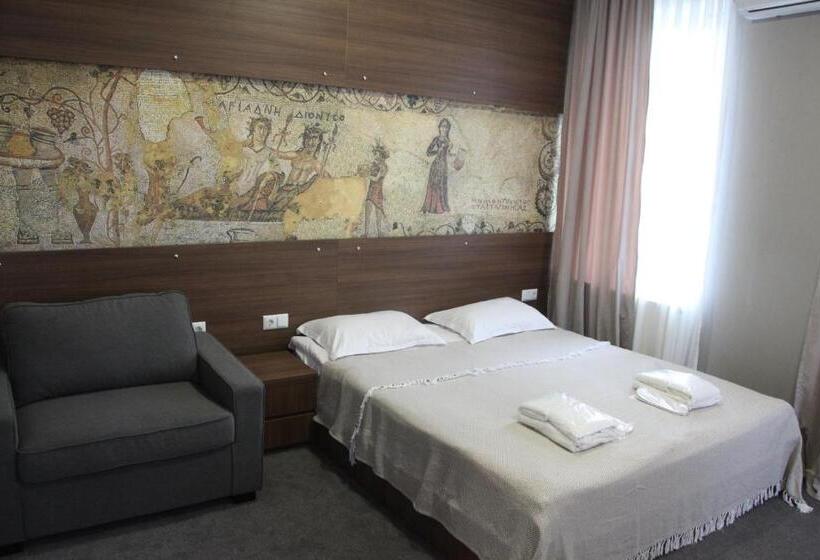 スーペリアールーム, History • სასტუმრო ისტორია