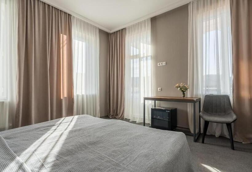 スーペリアールーム, History • სასტუმრო ისტორია