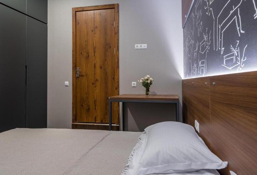 エコノミールーム, History • სასტუმრო ისტორია