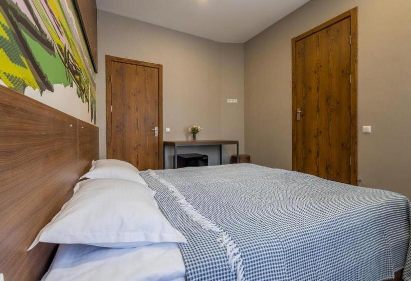 スタンダードルーム, History • სასტუმრო ისტორია