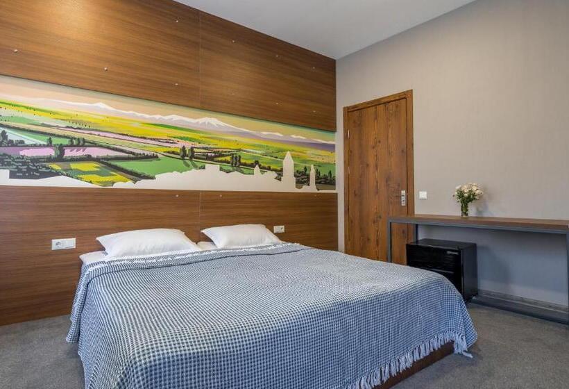 スタンダードルーム, History • სასტუმრო ისტორია