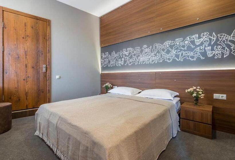 スタンダードルーム, History • სასტუმრო ისტორია