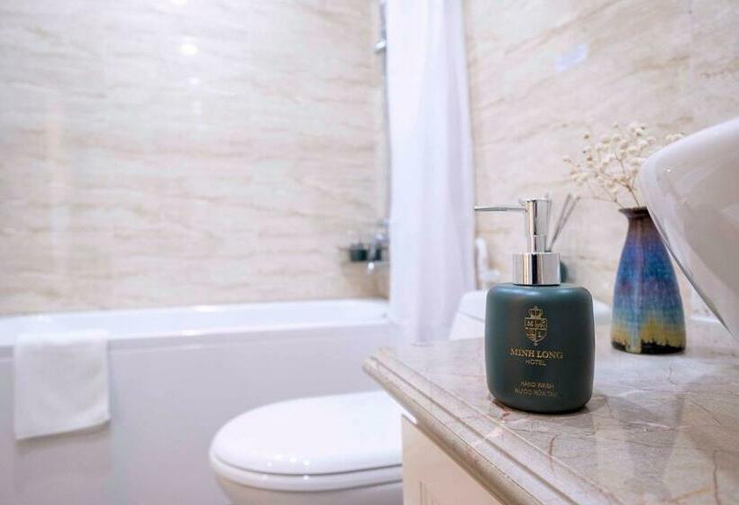 اتاق استاندارد سه نفره, Minh Long
