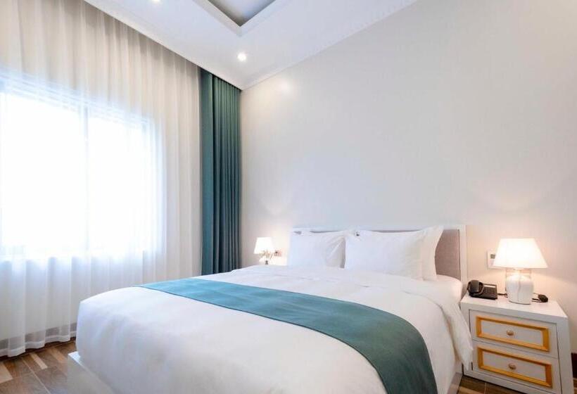 اتاق سوپریور, Minh Long