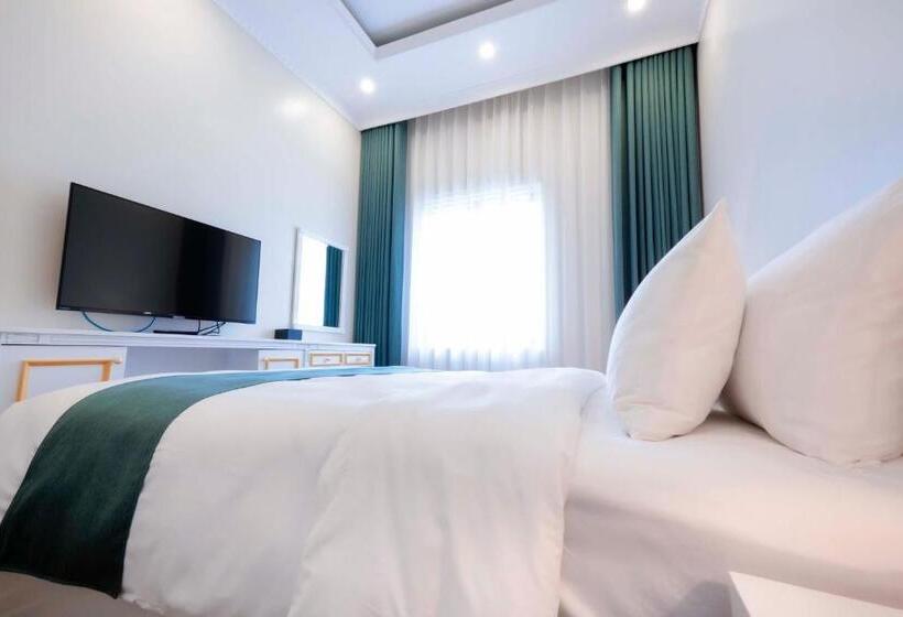 اتاق سوپریور, Minh Long