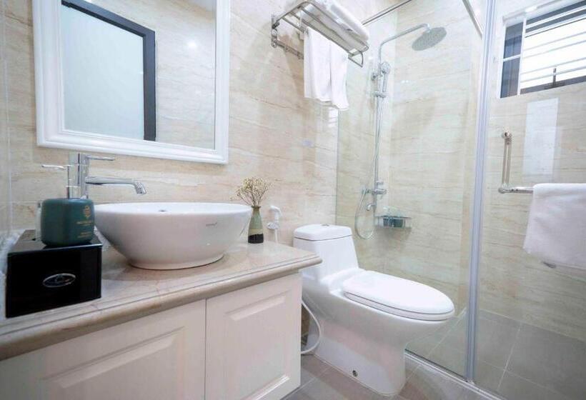 اتاق سوپریور, Minh Long