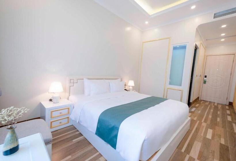 اتاق لوکس, Minh Long