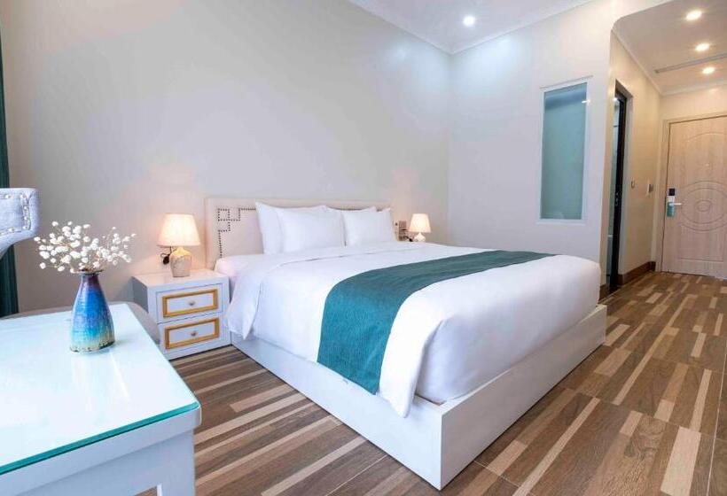 اتاق لوکس, Minh Long