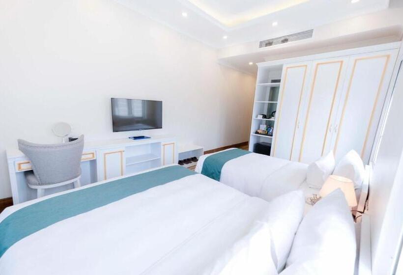 اتاق استاندارد سه نفره, Minh Long