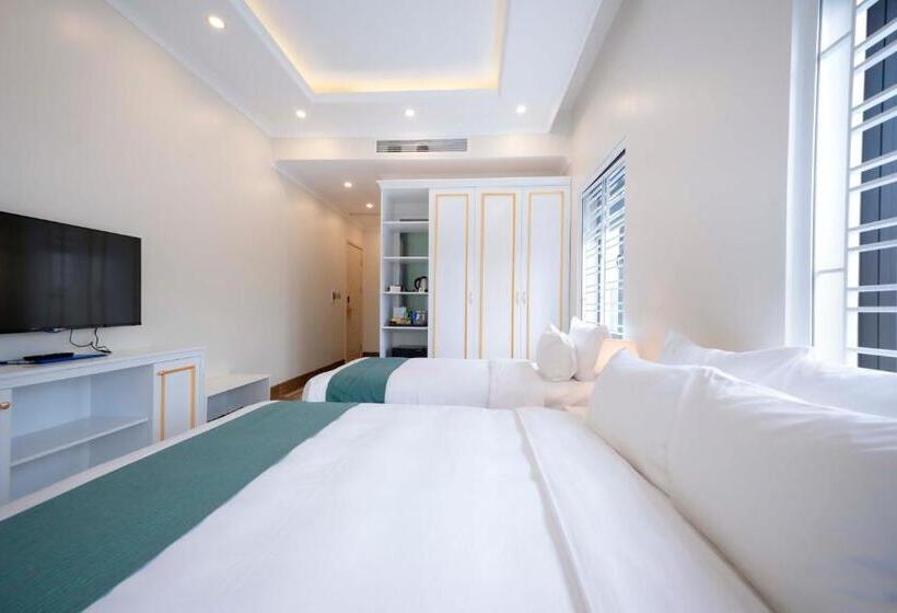 اتاق استاندارد سه نفره, Minh Long